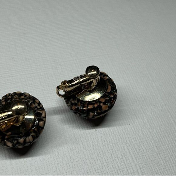 *Coro* Stamped Vintage Screw Back/Clip On Earrings - Picture 6 of 10